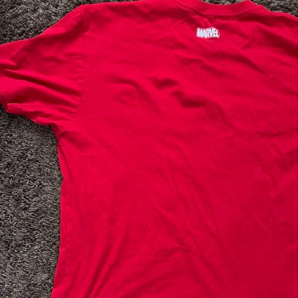 Universal Studios Marvel Spiderman Red Short Sleeve T-Shirt Size Large - Picture 7 of 8